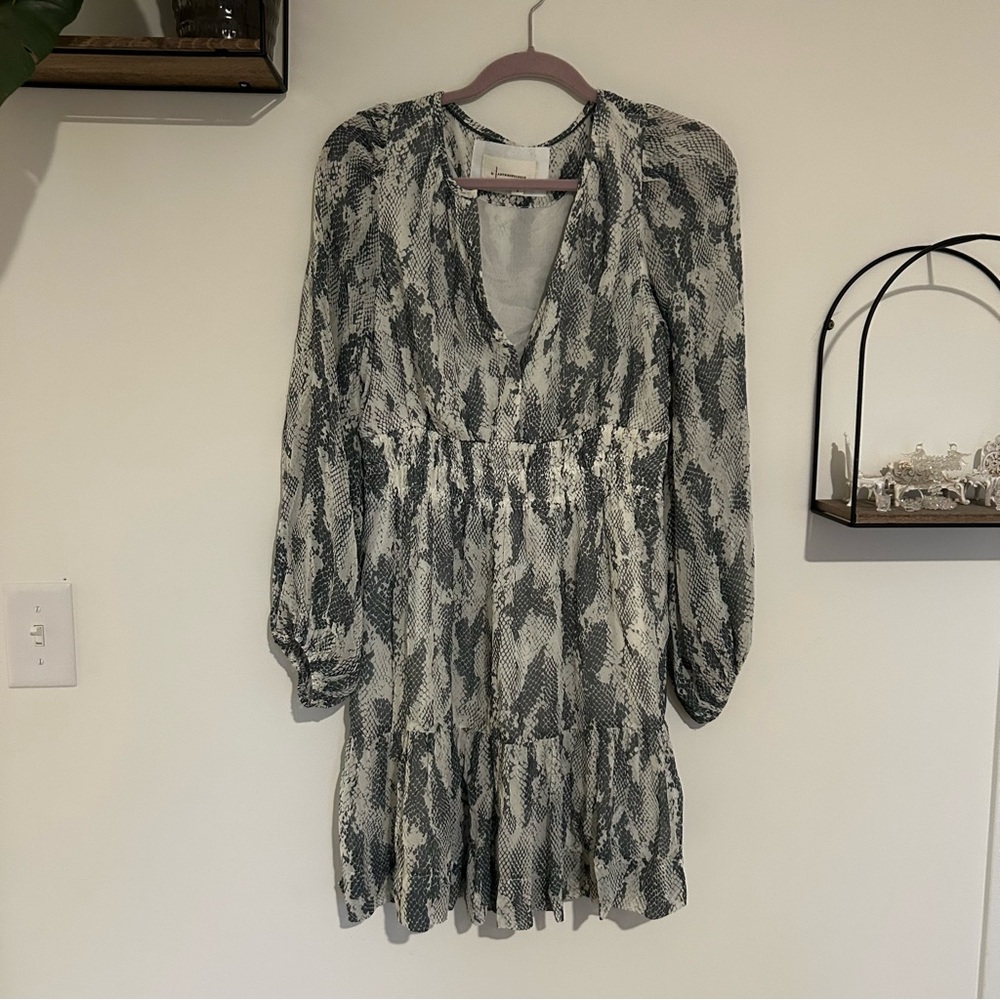 By Anthropologie Gray & White Snake Print‎ V Neck Long Sleeve Mini Dress Small